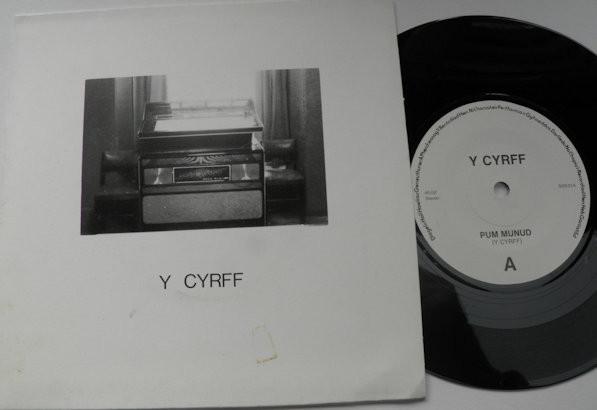 Y Cyrff - Pum Munud / Trwy'r Cymylau